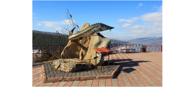 Памятник «Царь-рыба» и смотровая площадка